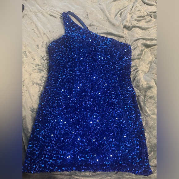 Homecoming Dress! Worn Once - Picture 4 of 4